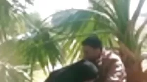 నల్లటి జుట్టు గల మోడల్ లానా రోడ్స్ ఒక తెలుగు సినిమా సెక్స్ అందమైన పొడవాటి గుచ్చుతో ఇంకేల్ చేయబడింది